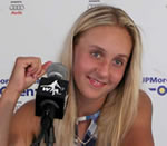 <a href='http://www.tennis-x.com/playernews/Lindsay-Davenport.php' id=namelink>Lindsay Davenport</a> brushed aside 16-year-old Ukraine wildcard <a href='http://www.tennis-x.com/playernews/Viktoriya-Kutuzova.php' id=namelink>Viktoriya Kutuzova</a> 6-1, 6-4 to lead the top seeds into the quarterfinals Tuesday at the WTA stop in Indian Wells